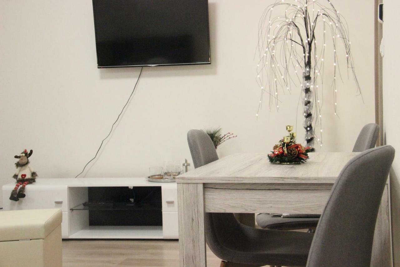 H+ Apartman Letiště Praha Apartment Bagian luar foto