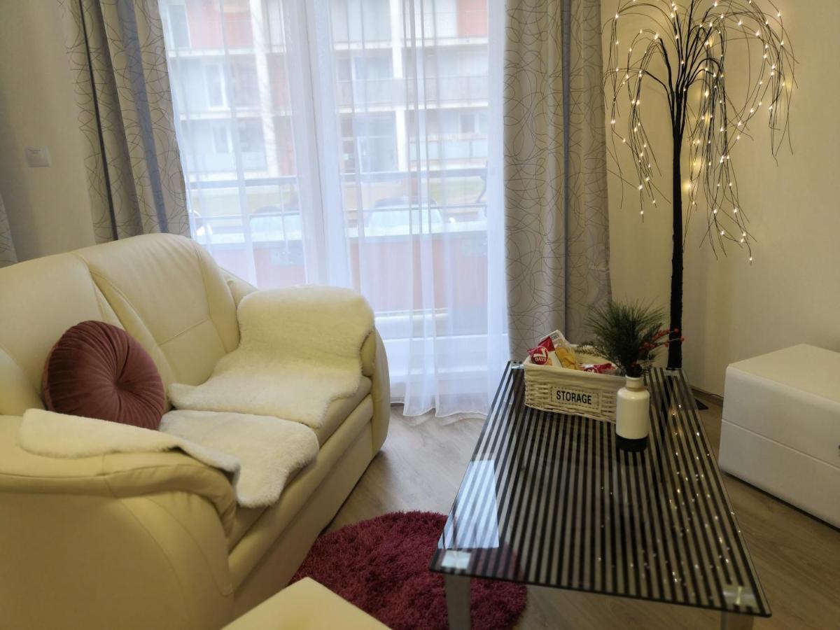 H+ Apartman Letiště Praha Apartment Bagian luar foto